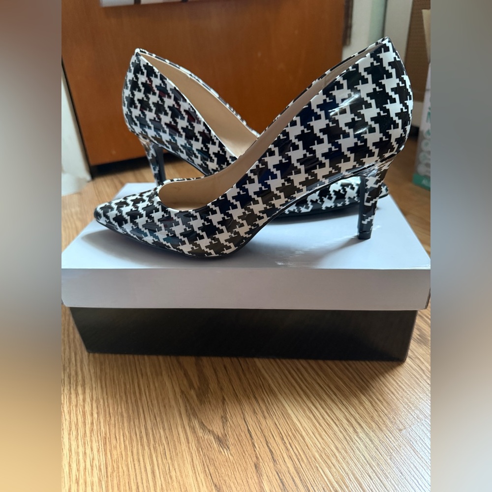 Alfani black and white heels